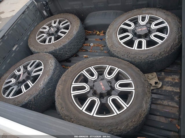 45606235 :رقم المزاد ، 1GT49PEY5NF105555 vin ، 2022 Gmc Sierra 2500hd 4wd  Standard Bed At4 مزاد بيع