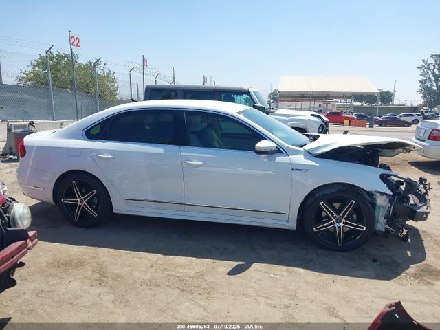 Продаж на аукціоні авто 2017 Volkswagen Passat 1.8t R-line, vin: 1VWDT7A34HC032970, номер лоту: 45606263