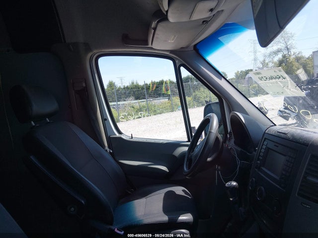 45606529 :رقم المزاد ، WD3PE8DC9F5954643 vin ، 2015 Mercedes-benz Sprinter 2500 High Roof مزاد بيع