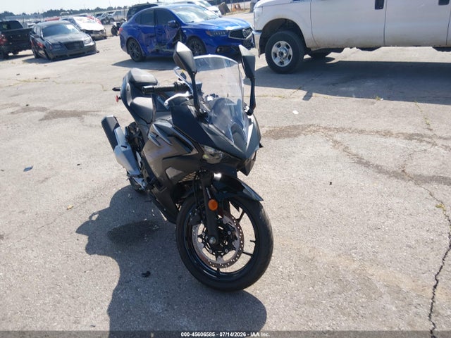 45606585 :رقم المزاد ، ML5EXGJ12SDA72571 vin ، 2025 Kawasaki Ex500 A/b مزاد بيع