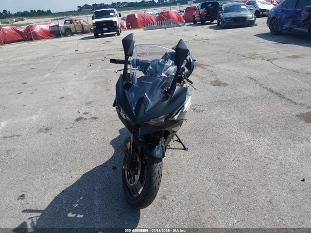 45606585 :رقم المزاد ، ML5EXGJ12SDA72571 vin ، 2025 Kawasaki Ex500 A/b مزاد بيع