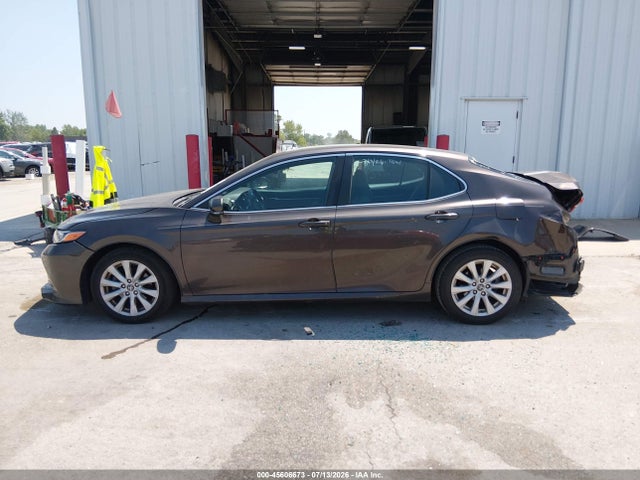 2018 Toyota Camry Le მანქანა იყიდება აუქციონზე, vin: 4T1B11HK9JU115915, აუქციონის ნომერი: 45606673