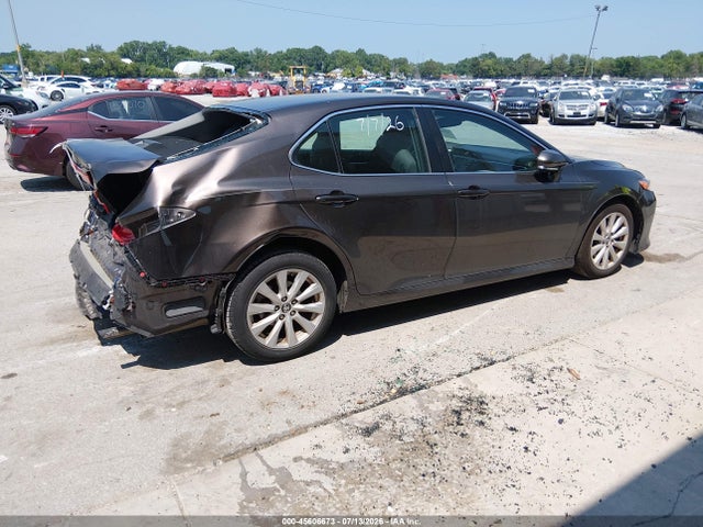 2018 Toyota Camry Le მანქანა იყიდება აუქციონზე, vin: 4T1B11HK9JU115915, აუქციონის ნომერი: 45606673