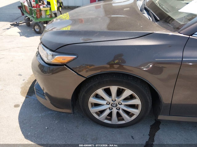 2018 Toyota Camry Le მანქანა იყიდება აუქციონზე, vin: 4T1B11HK9JU115915, აუქციონის ნომერი: 45606673