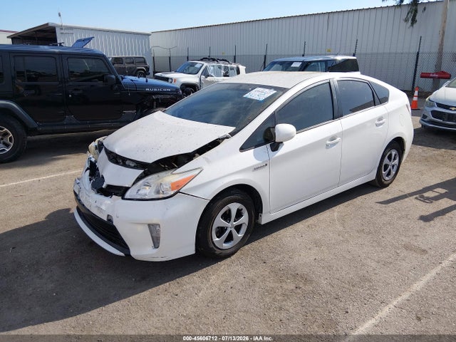 Toyota Prius Two 2014 JTDKN3DU1E1768130 Image 2