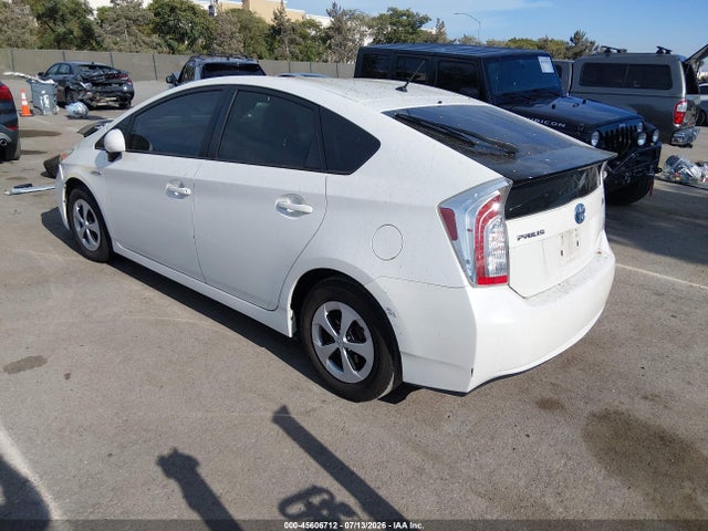 Toyota Prius Two 2014 JTDKN3DU1E1768130 Image 3