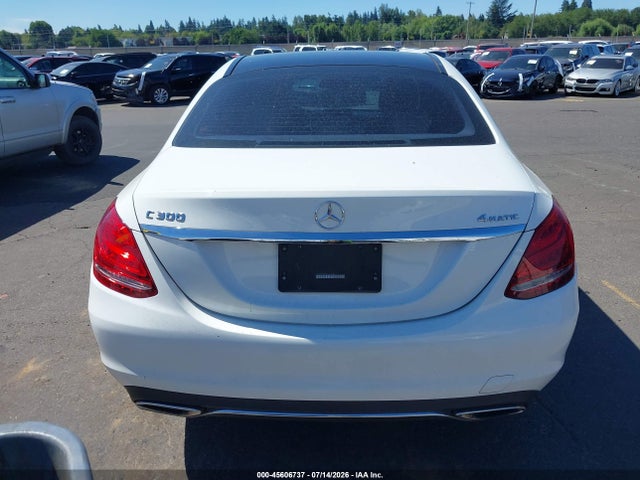 55SWF4KB2GU125588 Mercedes-Benz C 300 4matic