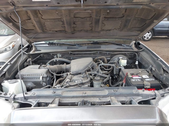 5TFAX5GN4HX093977 Toyota Tacoma Sr5