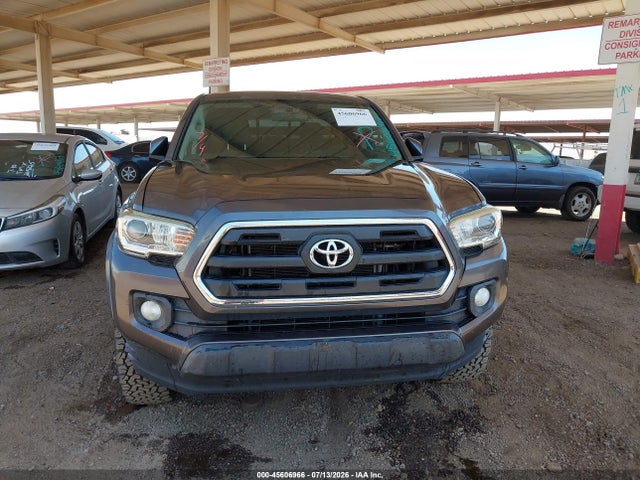 5TFAX5GN4HX093977 Toyota Tacoma Sr5