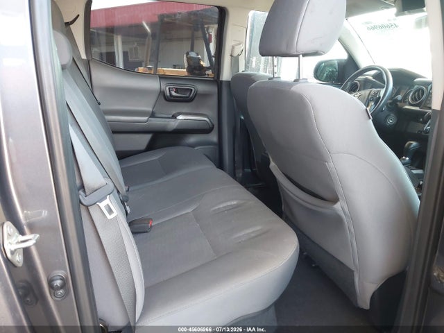 5TFAX5GN4HX093977 Toyota Tacoma Sr5