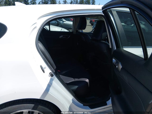 Lexus CT 200H 2015 JTHKD5BH0F2219727 Image 8