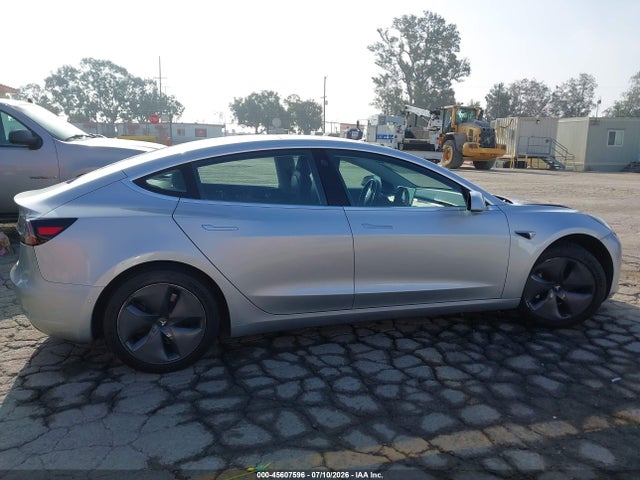 Tesla Model 3 Long Range/mid Range 2018 5YJ3E1EAXJF044015 Image 13