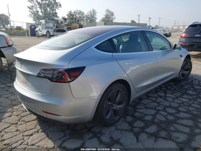 Tesla Model 3 Long Range/mid Range 2018 5YJ3E1EAXJF044015 Image 4