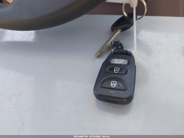 45607794 :رقم المزاد ، 5NPD74LF8HH200417 vin ، 2017 Hyundai Elantra Se مزاد بيع