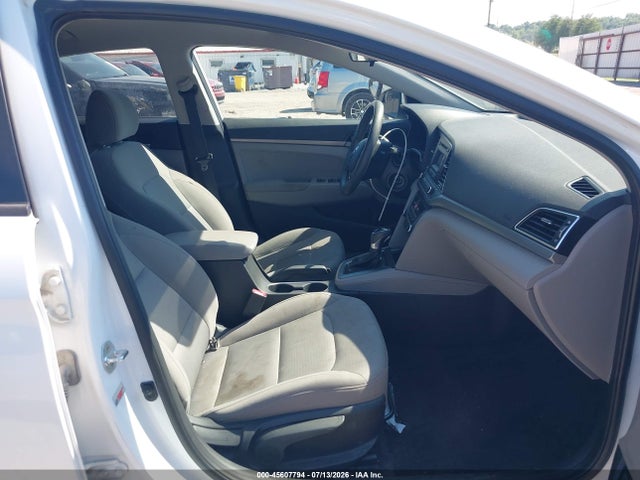 45607794 :رقم المزاد ، 5NPD74LF8HH200417 vin ، 2017 Hyundai Elantra Se مزاد بيع