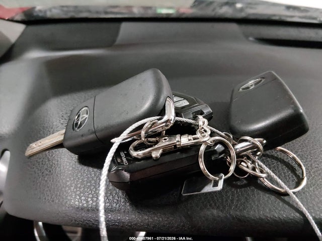 45607961 :رقم المزاد ، 4T1B11HKXJU662630 vin ، 2018 Toyota Camry Le مزاد بيع