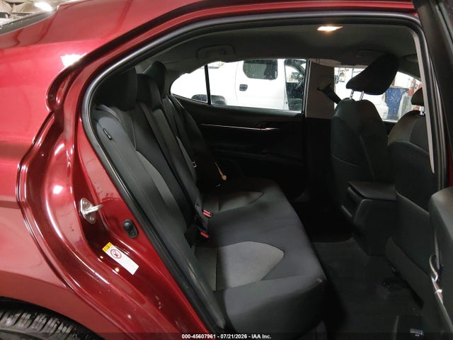 45607961 :رقم المزاد ، 4T1B11HKXJU662630 vin ، 2018 Toyota Camry Le مزاد بيع