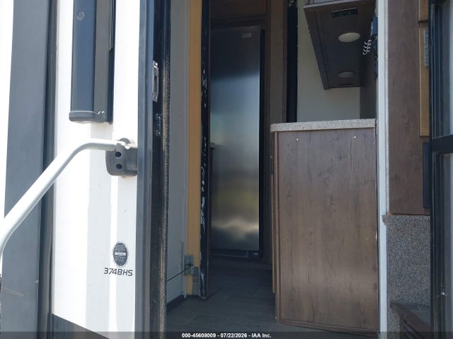 Продажа на аукционе авто 2018 Highland Ridge Mesa 374, vin: 58TCH0BU1J3FG3087, номер лота: 45608009