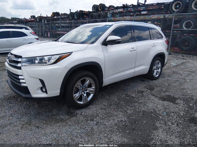 Toyota Highlander Limited 2017 5TDYZRFH2HS214796 Image 2