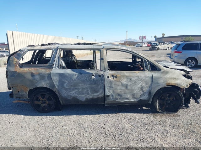 5TDXZ3DC3LS056106 Toyota SIENNA SE