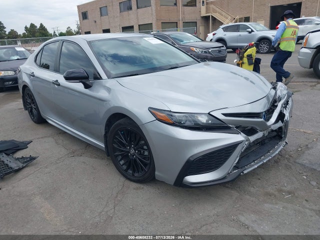 45608232 :رقم المزاد ، 4T1G31AKXNU036432 vin ، 2022 Toyota Camry Nightshade Edition Hybrid مزاد بيع