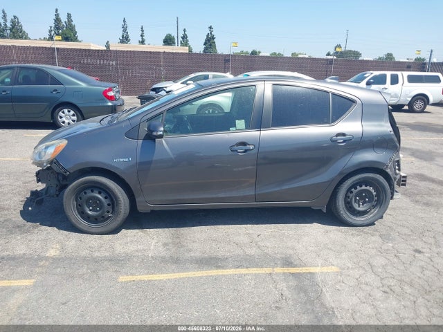Toyota Prius C Two 2015 JTDKDTB35F1108493 Image 15