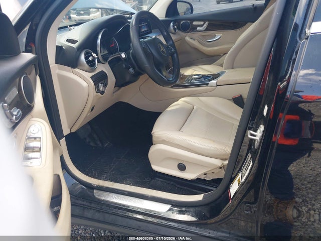WDC0G4JBXJV037249 Mercedes-Benz GLC 300