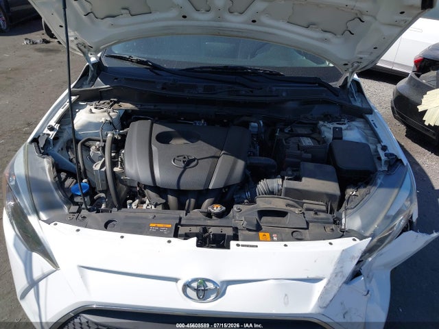 3MYDLBYVXKY513805 Toyota YARIS LE