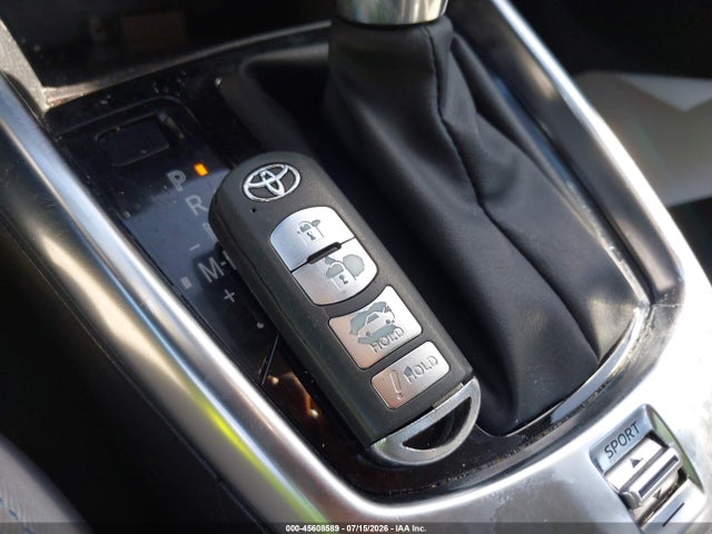 3MYDLBYVXKY513805 Toyota YARIS LE
