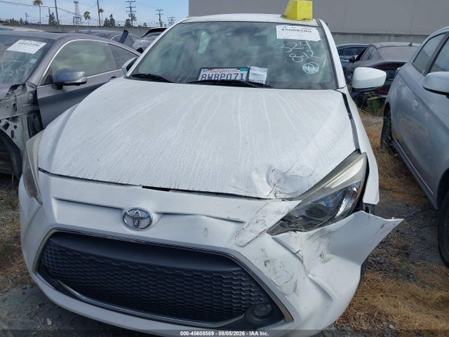 3MYDLBYVXKY513805 Toyota YARIS LE