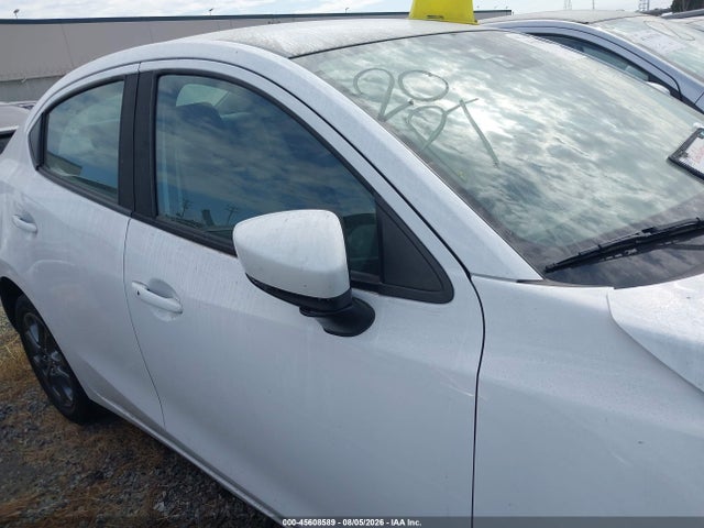 3MYDLBYVXKY513805 Toyota YARIS LE