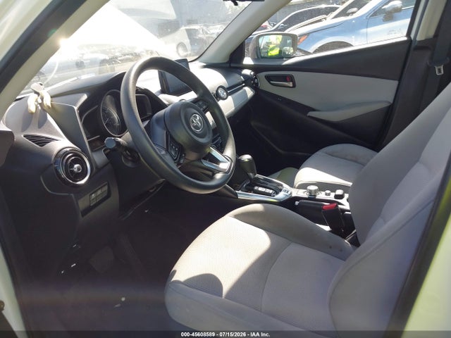 3MYDLBYVXKY513805 Toyota YARIS LE