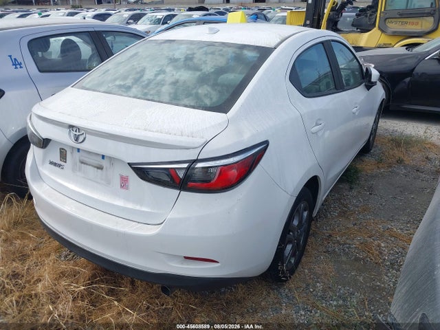 3MYDLBYVXKY513805 Toyota YARIS LE