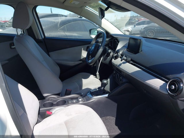 3MYDLBYVXKY513805 Toyota YARIS LE