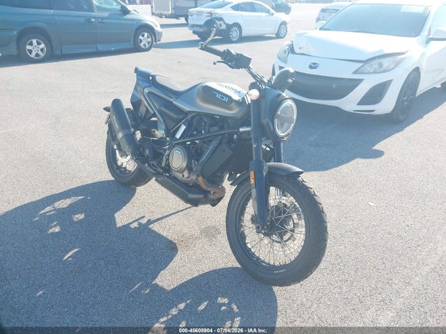 Husqvarna Svartpilen 701 2020 VBKUBV402LM789573 главное изображение