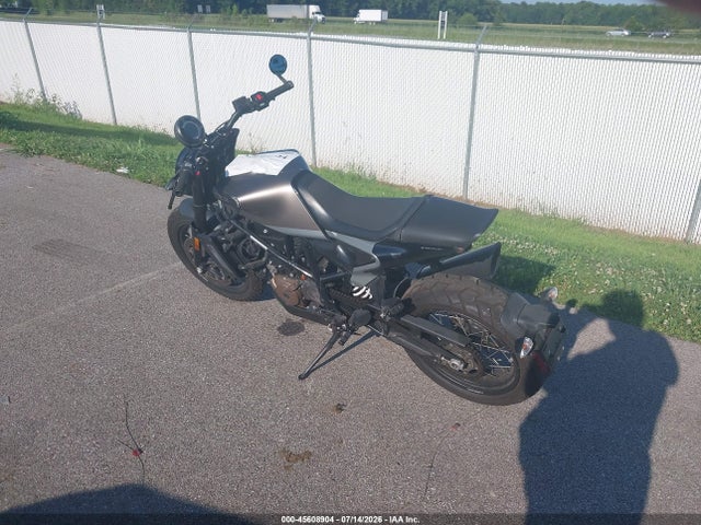 Husqvarna Svartpilen 701 2020 VBKUBV402LM789573 Image 3