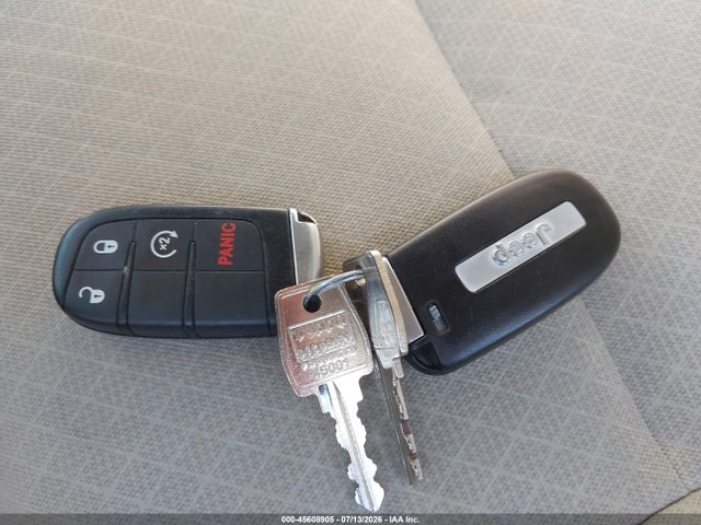1C4RJFAG2JC278160 Jeep Grand Cherokee Laredo E 4x4
