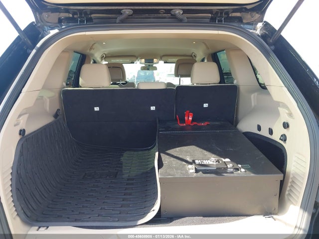 1C4RJFAG2JC278160 Jeep Grand Cherokee Laredo E 4x4