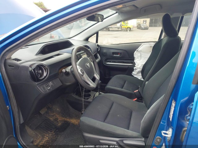 JTDKDTB35G1132133 Toyota Prius C Two
