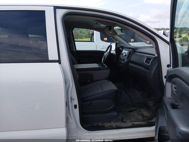 45609000 :رقم المزاد ، 1N6AA1F38JN513796 vin ، 2018 Nissan Titan Xd S Gas مزاد بيع