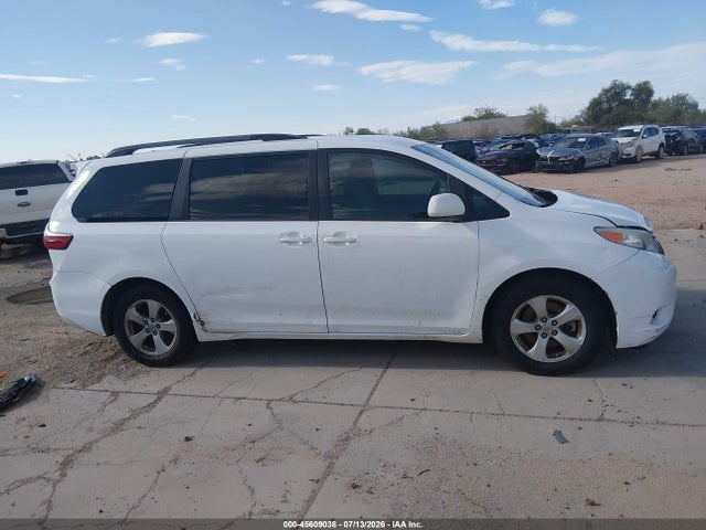 Toyota Sienna Le 8 Passenger 2017 5TDKZ3DC1HS793502 Image 13