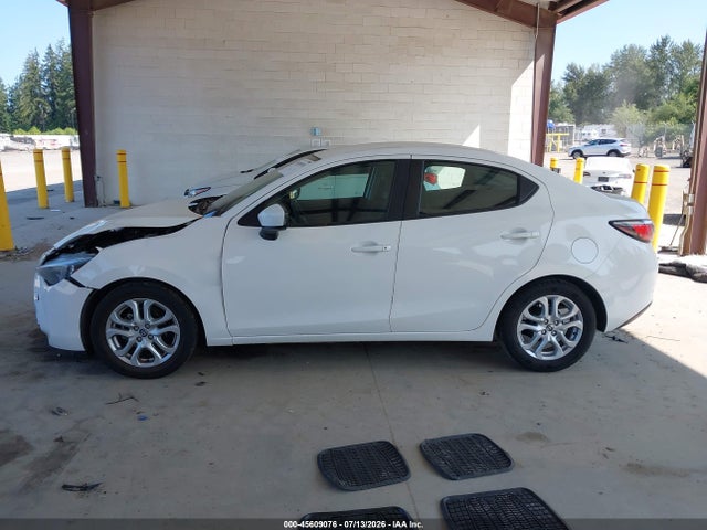 3MYDLBZV9GY142917 Scion IA
