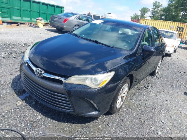 2015 Toyota Camry Le მანქანა იყიდება აუქციონზე, vin: 4T1BF1FK7FU003562, აუქციონის ნომერი: 45609082