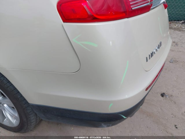 Lincoln MKT 2014 2LMHJ5FK0EBL54483 Image 14