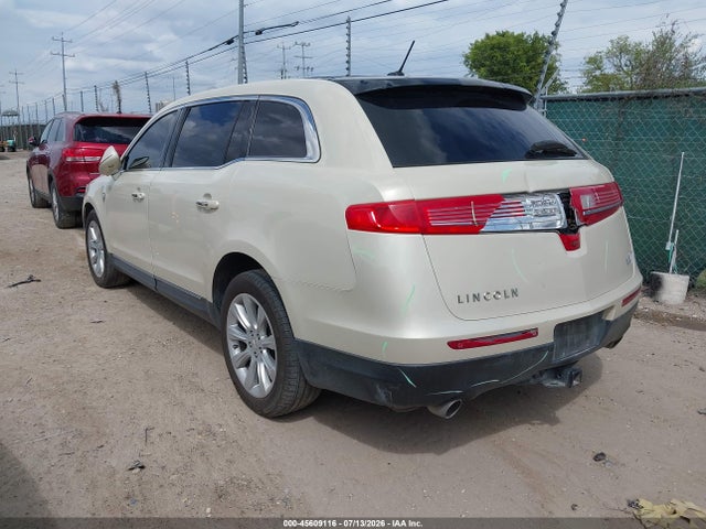 Lincoln MKT 2014 2LMHJ5FK0EBL54483 Image 3