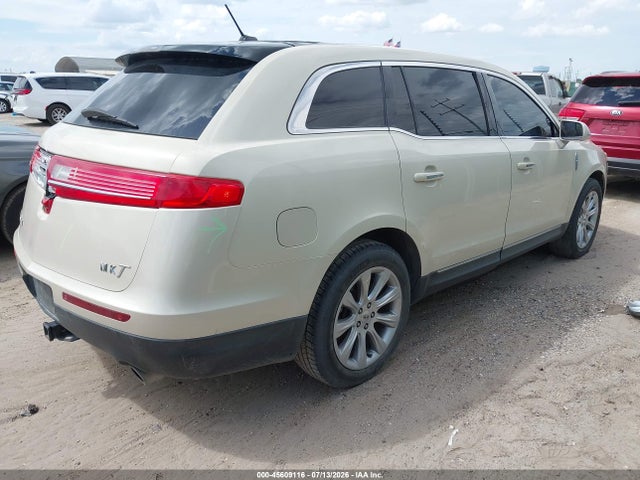 Lincoln MKT 2014 2LMHJ5FK0EBL54483 Image 4