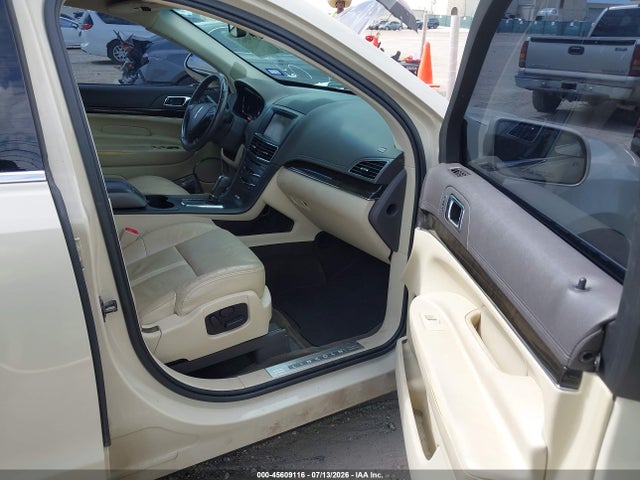 Lincoln MKT 2014 2LMHJ5FK0EBL54483 Image 5