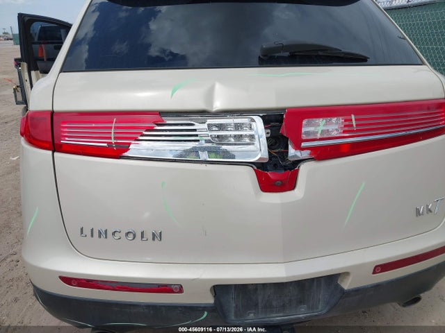Lincoln MKT 2014 2LMHJ5FK0EBL54483 Image 6