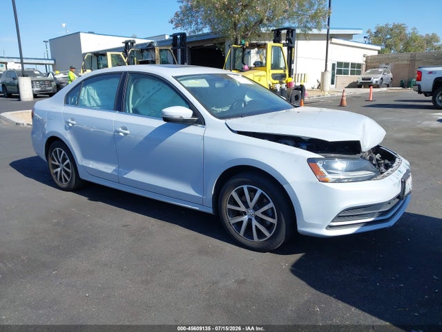 3VWDB7AJ4JM219325 Volkswagen Jetta 1.4t Se/1.4t Wolfsburg Edition