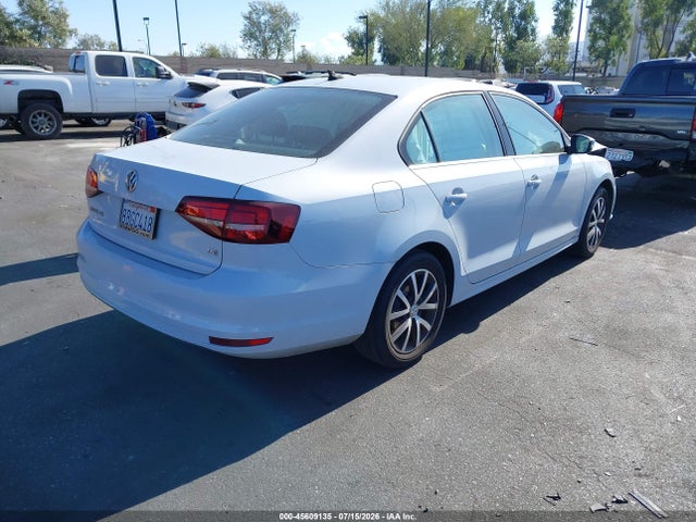 3VWDB7AJ4JM219325 Volkswagen Jetta 1.4t Se/1.4t Wolfsburg Edition
